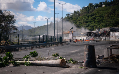 Nouvelle-Calédonie : la justice doit s’attaquer aux commanditaires des émeutes selon les élus